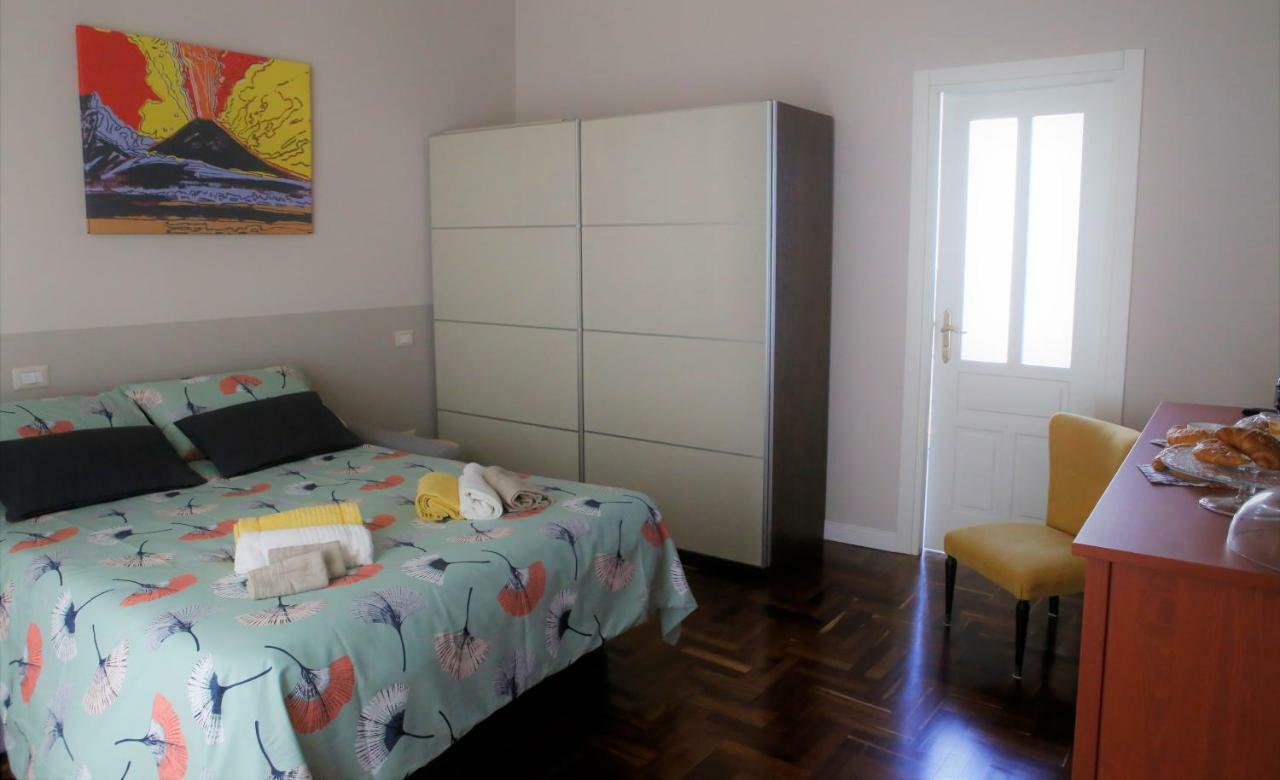 Beb Binario39 Bed & Breakfast Napoli Bagian luar foto